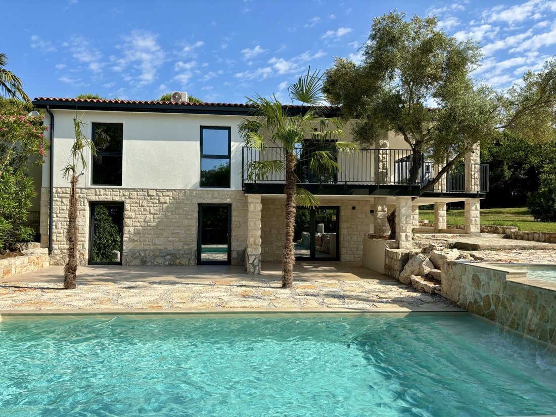 Villa in Umag, Istria County, Croatia 2 - 15865490
