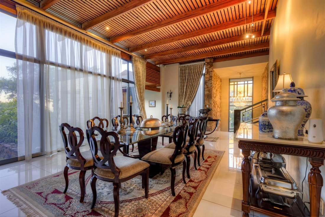 House in Waterkloof Park, Gauteng, South Africa 4 - 15864609