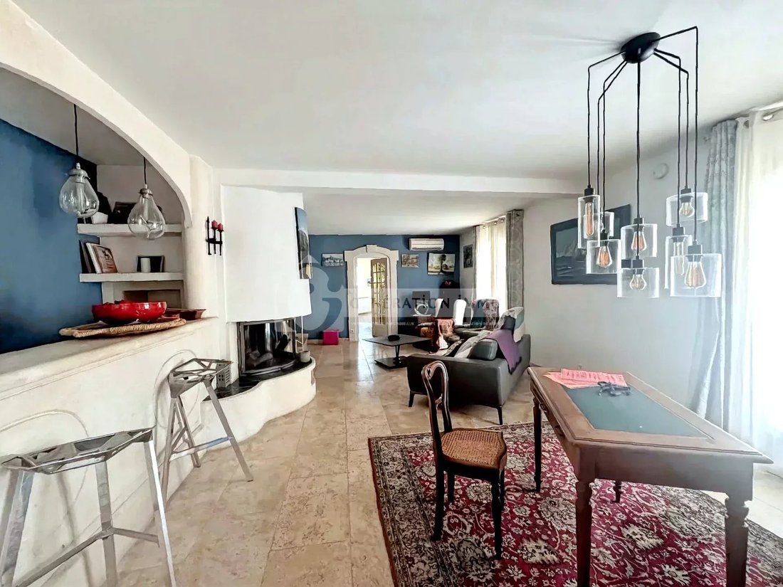 Villa in Arles, Provence-Alpes-Côte d'Azur, France 3 - 15843010