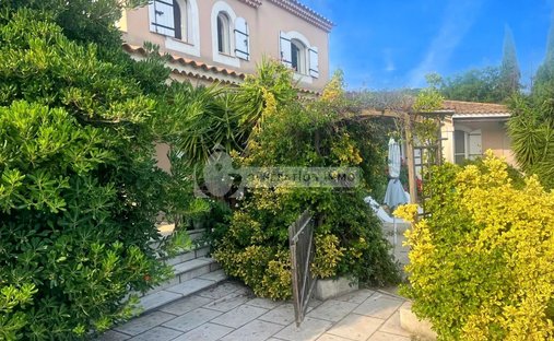 Villa in Arles, Provence-Alpes-Côte d'Azur, France 1