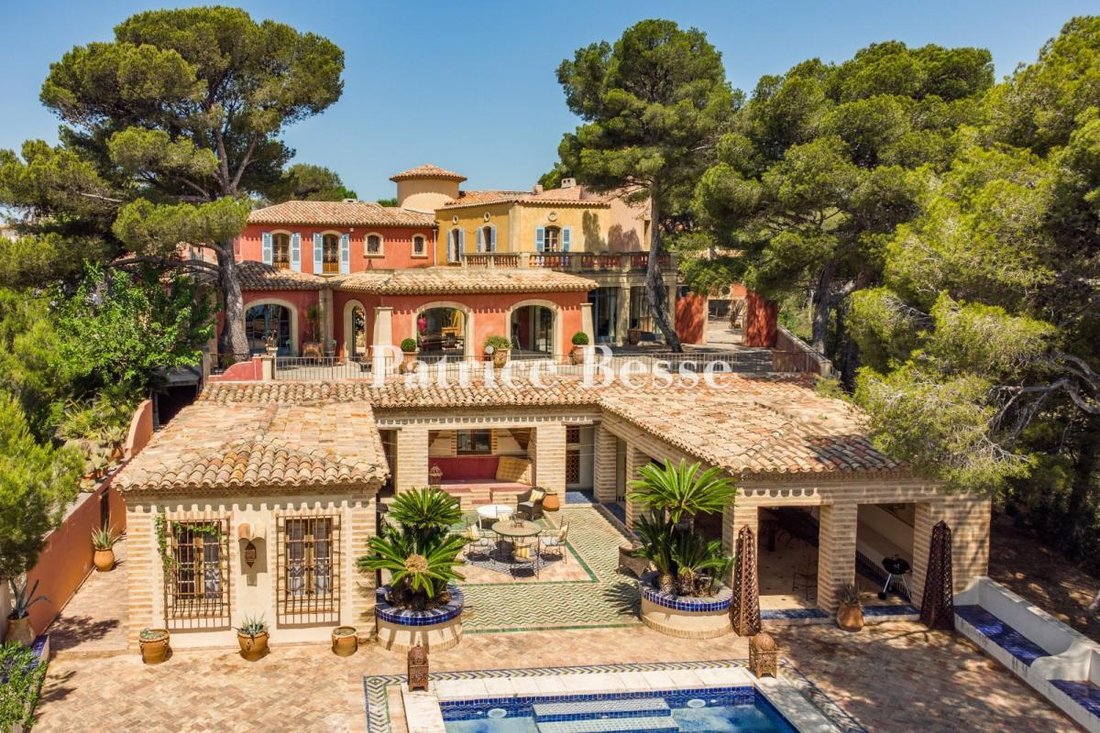 Villa in Le Village-L'Esperon, Sausset-les-Pins, France 1 - 15864799