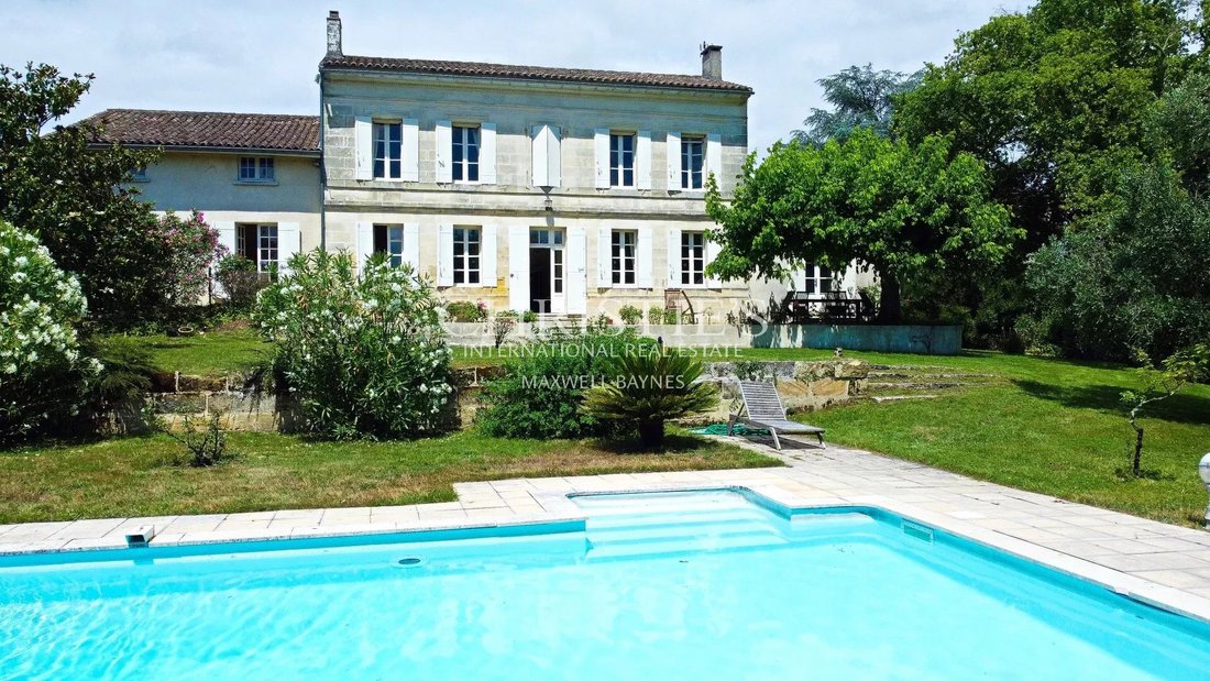 Estate in Saint-Denis-de-Pile, Nouvelle-Aquitaine, France 3 - 15863472