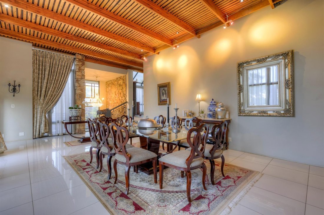 House in Waterkloof Park, Gauteng, South Africa 3 - 15864609