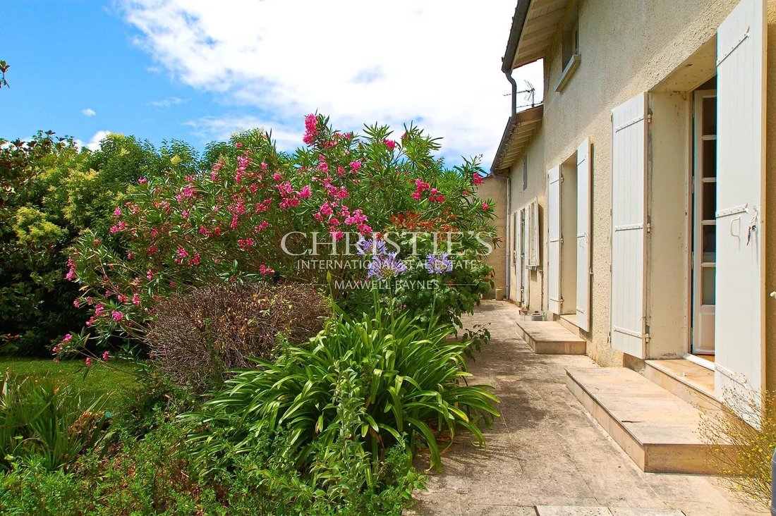 Estate in Saint-Denis-de-Pile, Nouvelle-Aquitaine, France 5 - 15863472