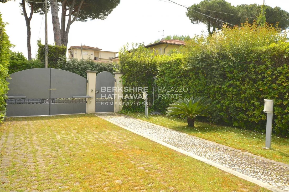 House in Tonfano, Pietrasanta, Italy 2 - 15864764