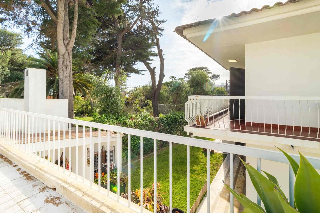 House in Carcavelos e Parede, Lisbon, Portugal 2 - 15796311