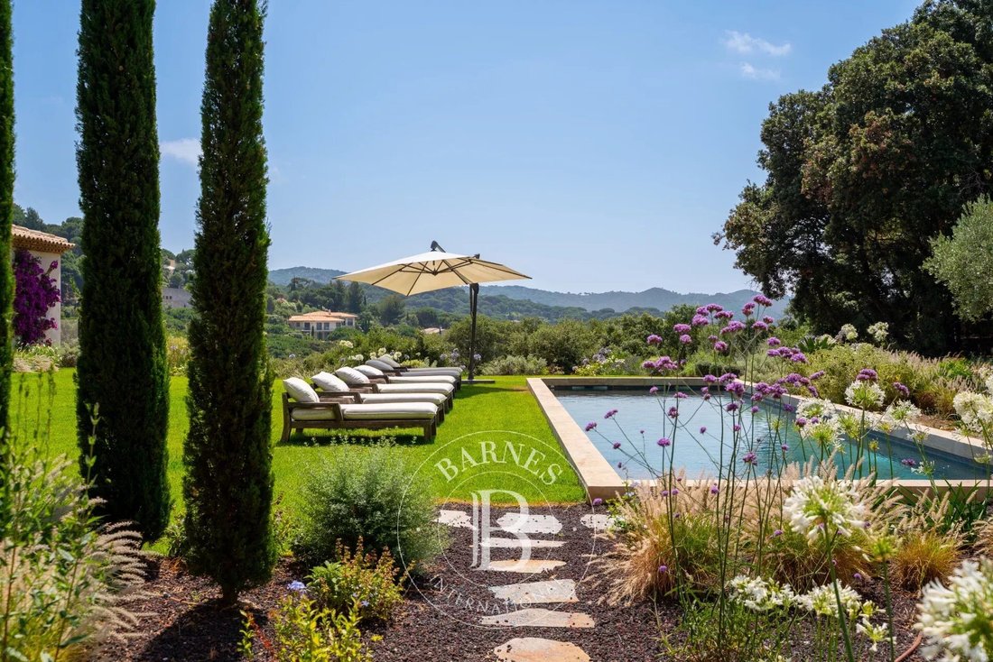 House in La Croix-Valmer, Provence-Alpes-Côte d'Azur, France 1 - 15866203