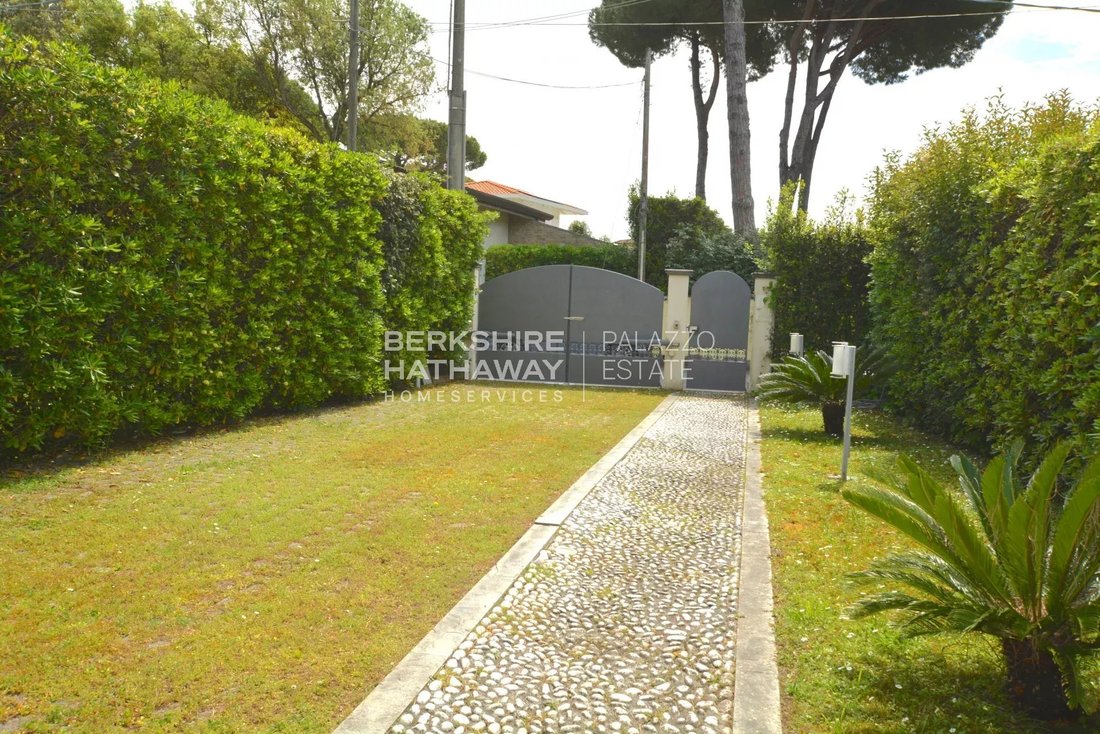House in Tonfano, Pietrasanta, Italy 1 - 15864764