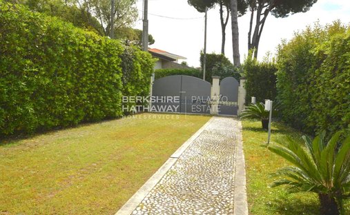 House in Tonfano, Pietrasanta, Italy 1