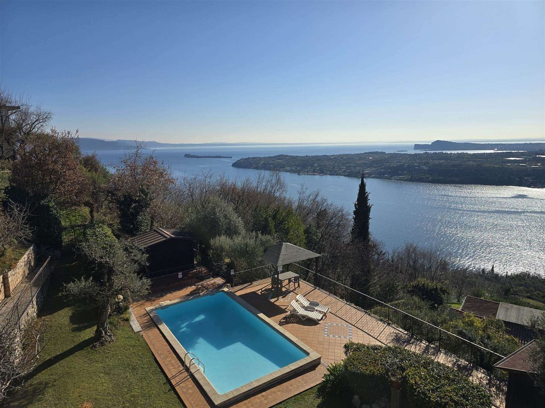Villa in Salo, Lombardy, Italy 2 - 15862964