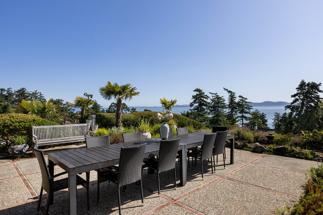 House in Saanich, British Columbia, Canada 3 - 13962430