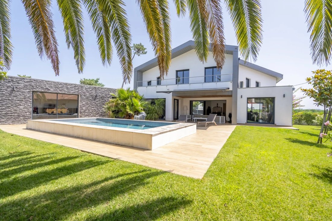 House in Anglet, Nouvelle-Aquitaine, France 1 - 15863807