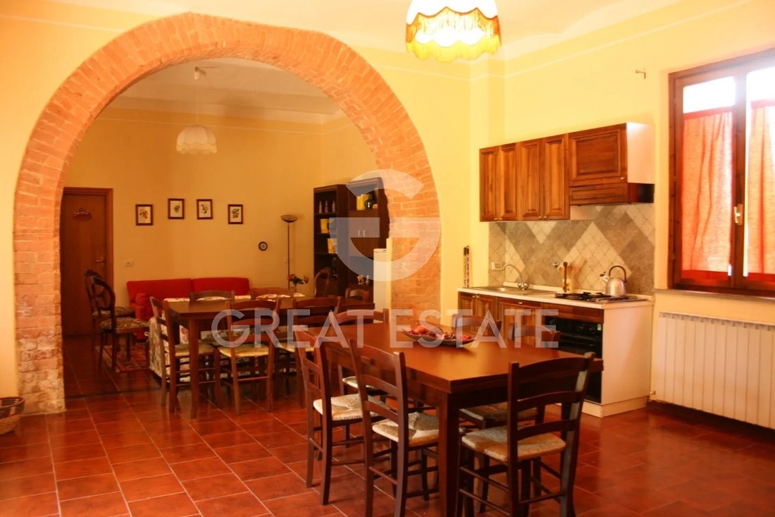 Estate in Castiglione del Lago, Umbria, Italy 2 - 15864785