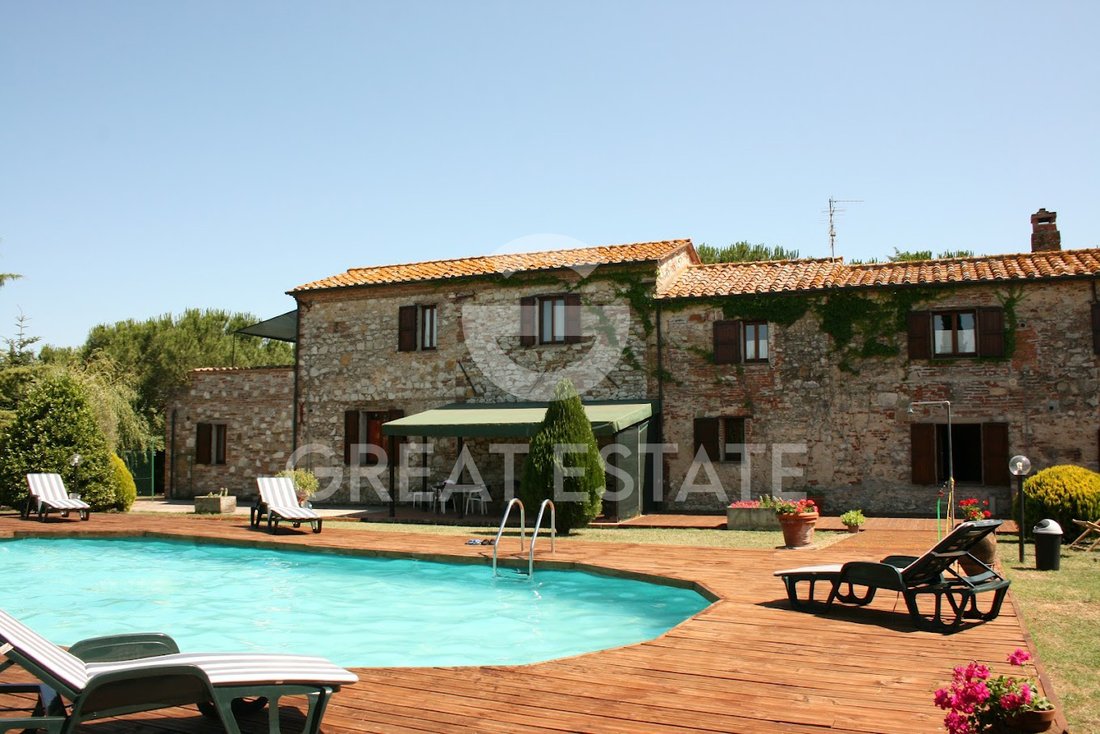 Estate in Castiglione del Lago, Umbria, Italy 1 - 15864785