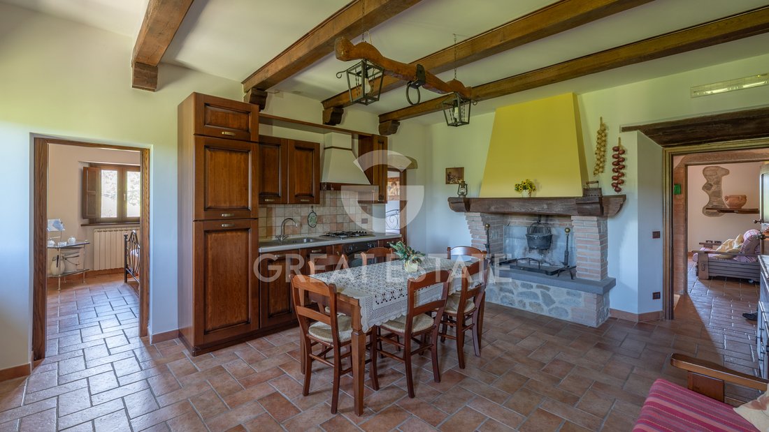 Estate in Acquapendente, Lazio, Italy 2 - 15864789