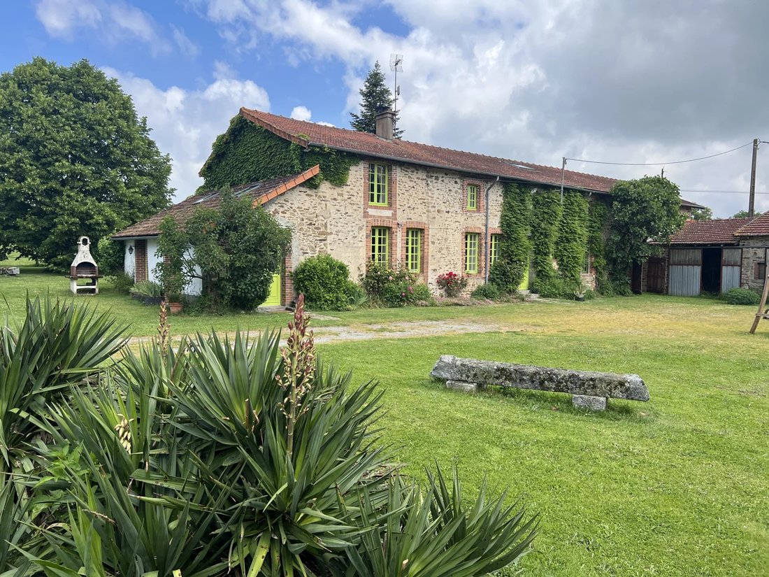 Farm Ranch in Bellac, Nouvelle-Aquitaine, France 1 - 15864693