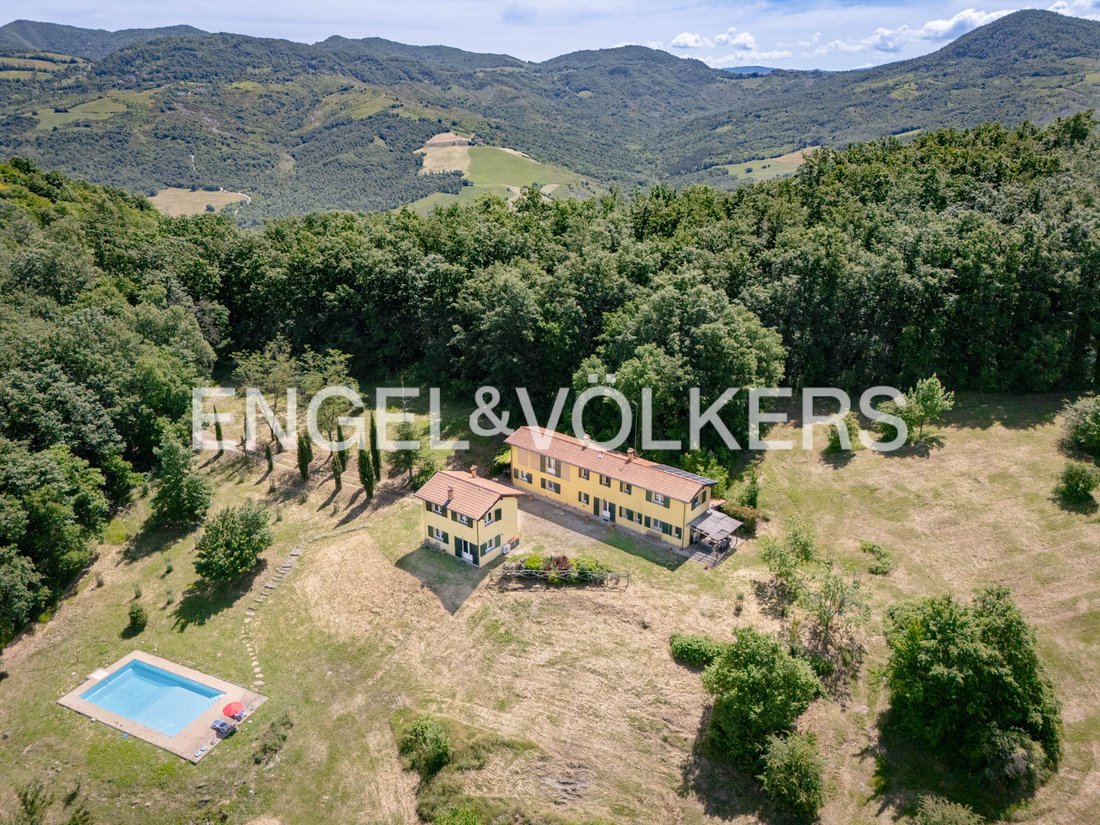 Villa in Vergato, Emilia-Romagna, Italy 1 - 15866110