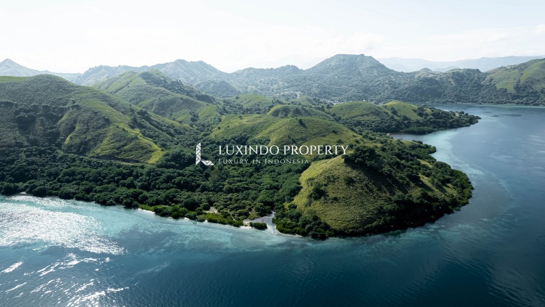 Land in Komodo, East Nusa Tenggara, Indonesia 4 - 15866041