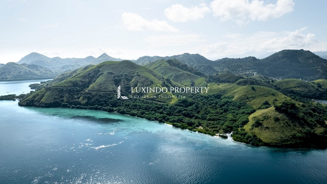 Land in Komodo, East Nusa Tenggara, Indonesia 2 - 15866041