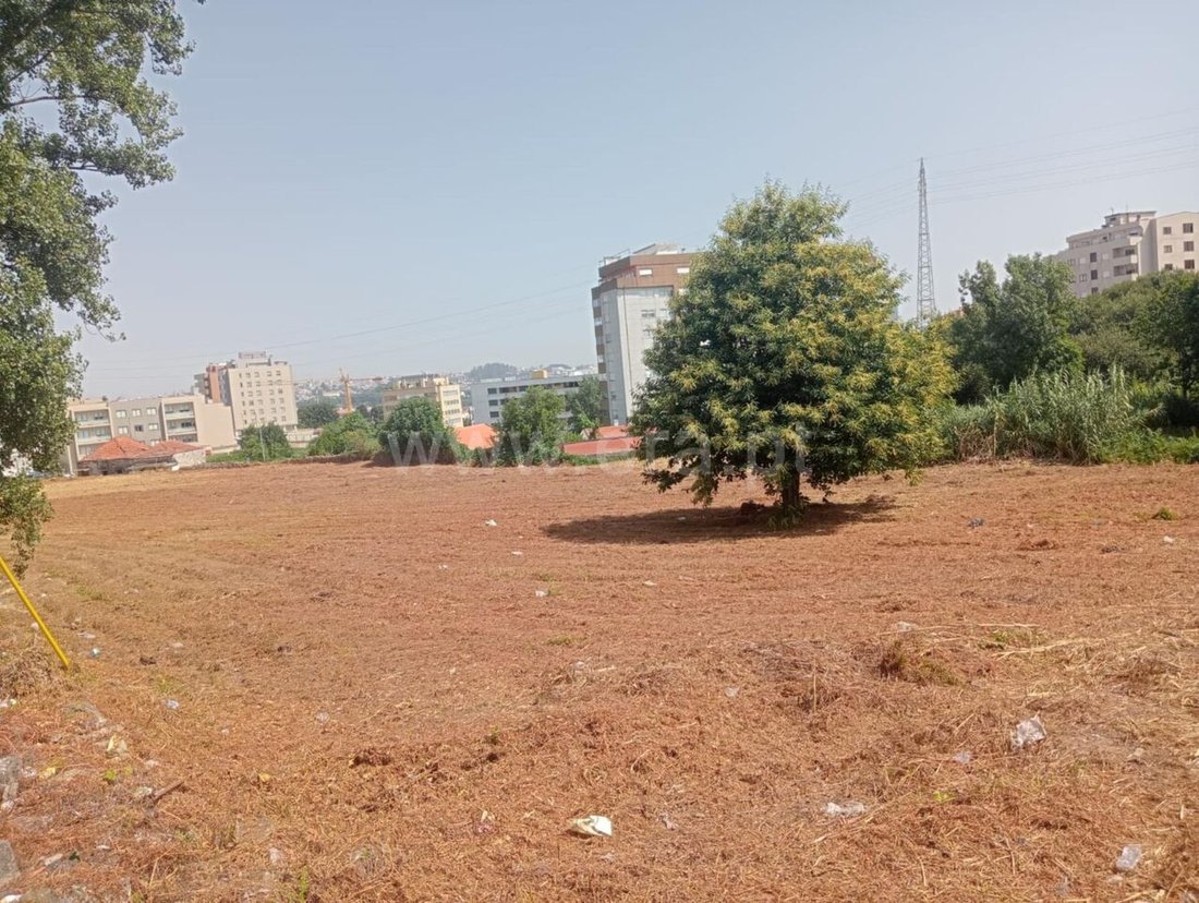 Terreno en Oliveira do Douro, Distrito de Oporto, Portugal 1 - 15708788