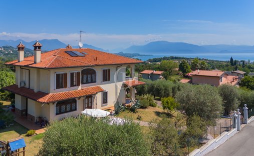 Villa a Barcuzzi, Lombardia, Italia 1