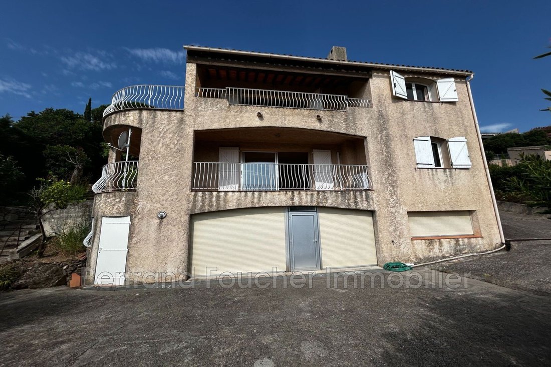 Villa in Cavalaire-sur-Mer, Provence-Alpes-Côte d'Azur, France 2 - 15866493