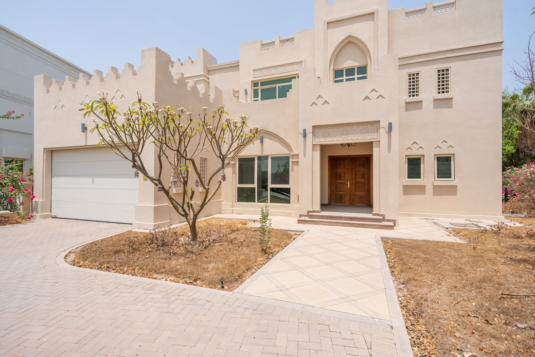 Villa in Jumeirah Islands / Juzur Jumeirah, Dubai, United Arab Emirates 1 - 15866507