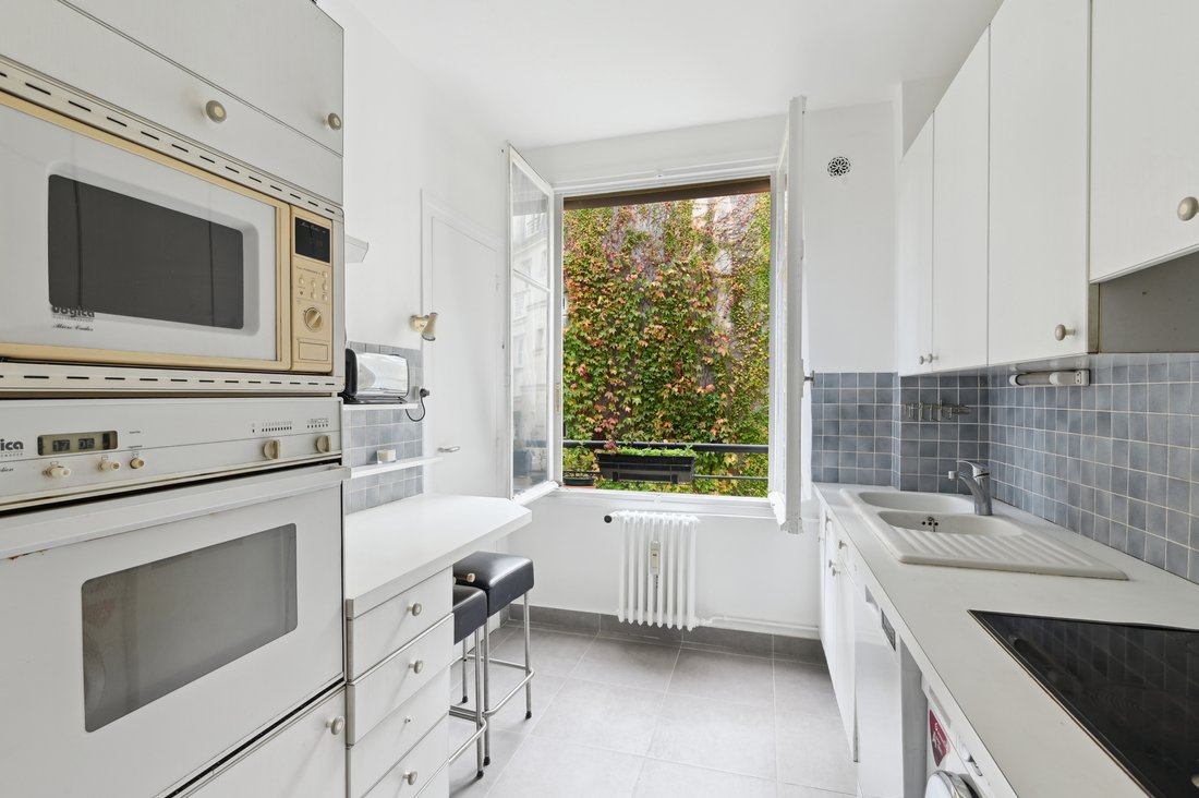 Apartment in Palais Royal, Paris 1er Arrondissement, Paris 3 - 15869933