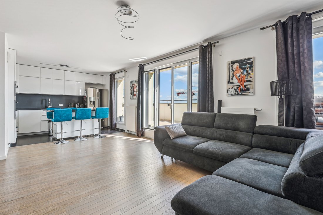 Apartment in Plateau Ouest, Suresnes, France 1 - 15870299