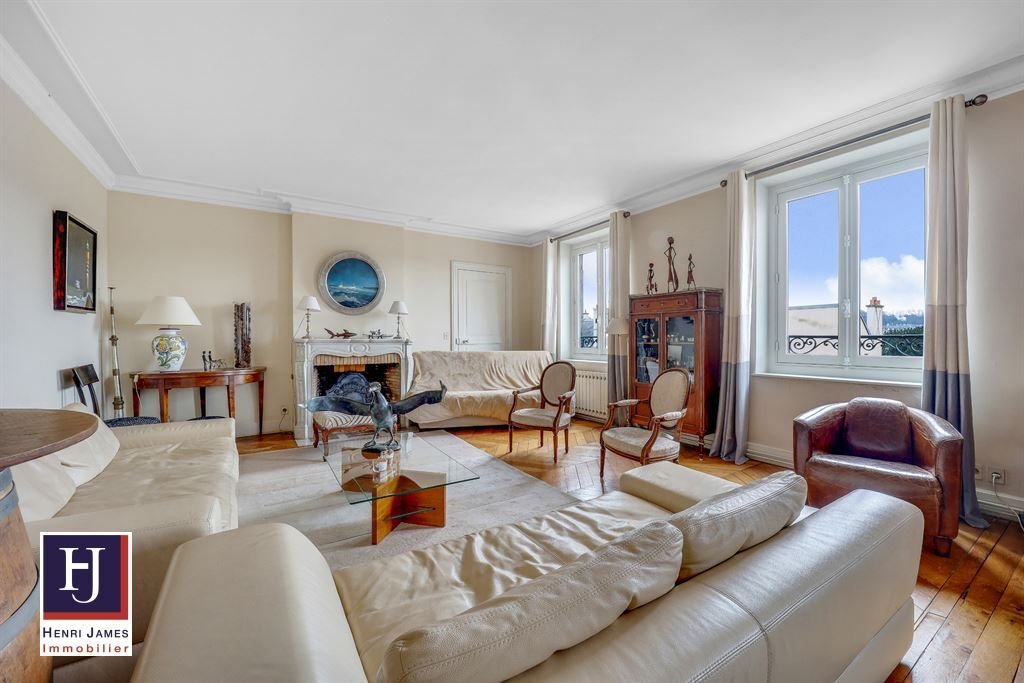 Apartment in Domaine National du Château, Versailles, France 1 - 15869148