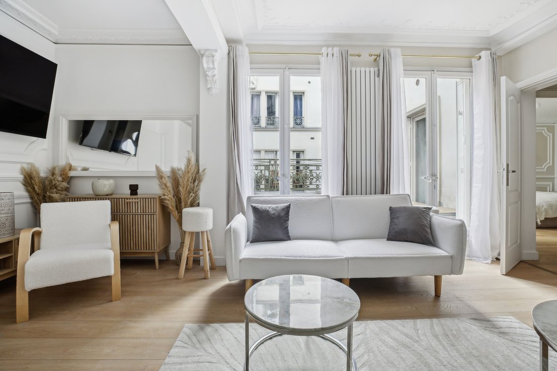 Apartment in Palais Royal, Paris 1er Arrondissement, Paris 4 - 15869939