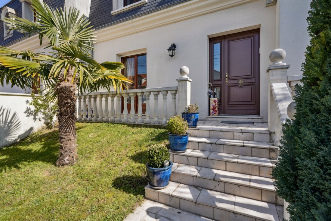 House in Ormesson-sur-Marne, Ile-de-France, France 1 - 15869931