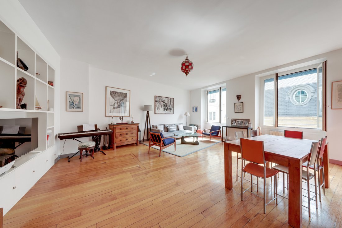 Apartment in Palais Royal, Paris 1er Arrondissement, Paris 4 - 15870274