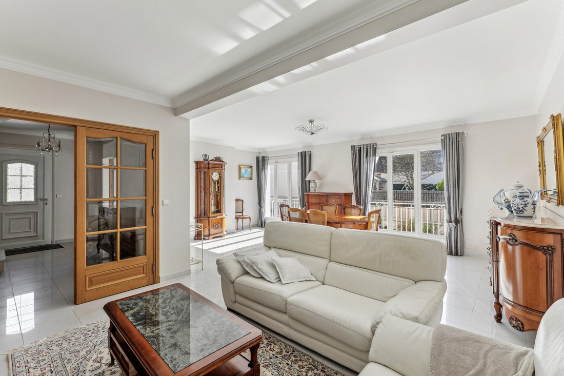 House in Chatou, Ile-de-France, France 4 - 15870224