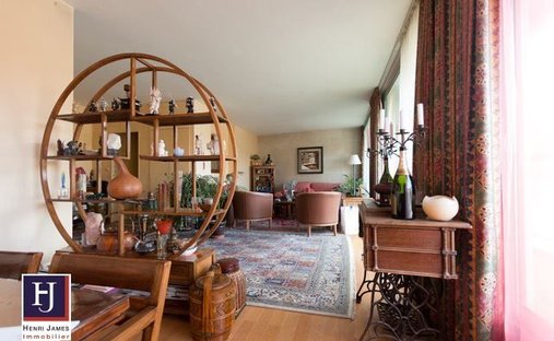 Apartment in Forêt de Fausses Reposes, Ville-d'Avray, France 1