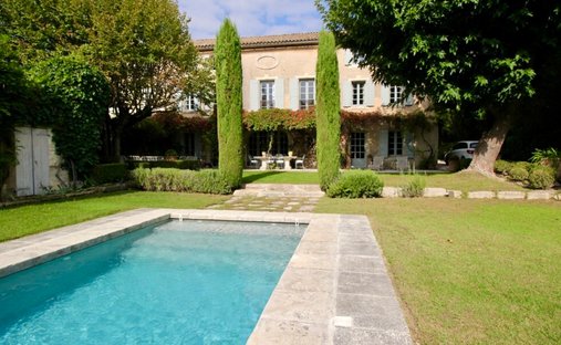 Villa in Paradou, Provence-Alpes-Côte d'Azur, France 1