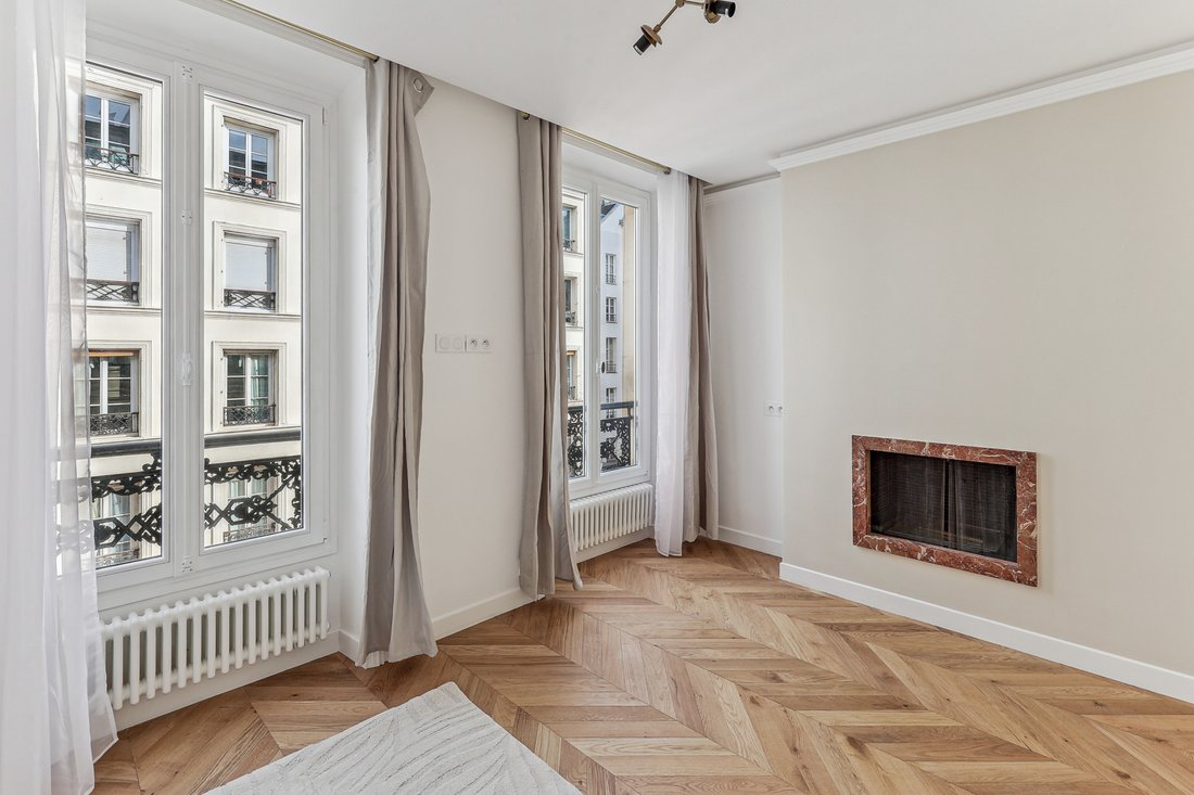 Apartment in Palais Royal, Paris 1er Arrondissement, Paris 4 - 15870054