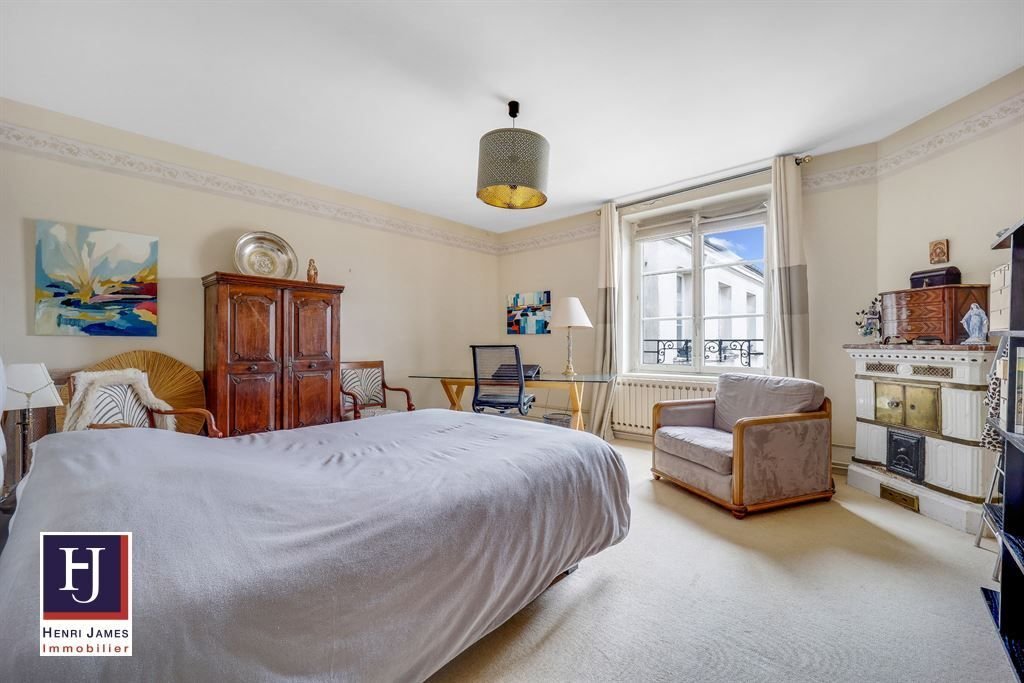 Apartment in Domaine National du Château, Versailles, France 5 - 15869148