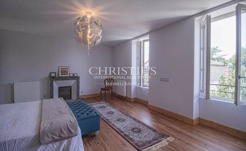 Castle for Sale in Monségur, Nouvelle-Aquitaine, France