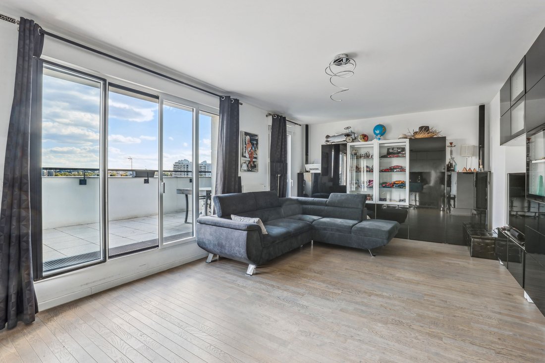 Apartment in Plateau Ouest, Suresnes, France 3 - 15870299