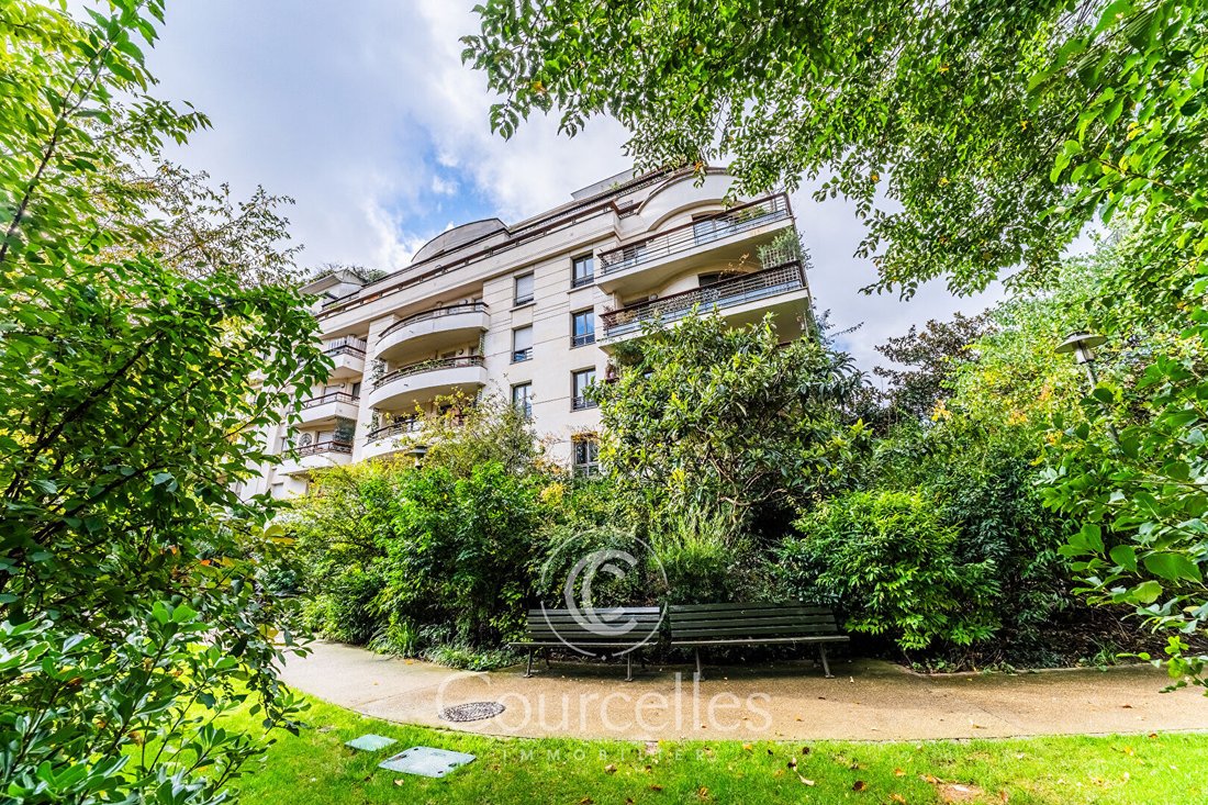 Apartment in Hôtel de Ville-Planchette, Levallois-Perret, France 1 - 15869382