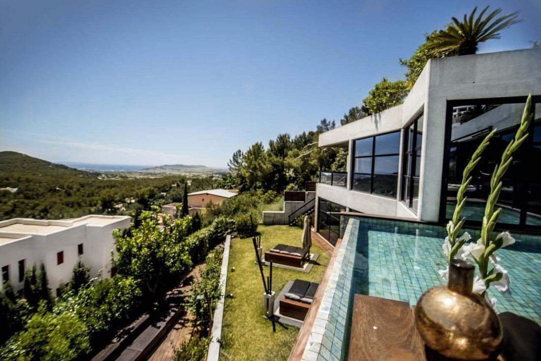 Villa in Can Furnet, Santa Eularia des Riu, Balearic Islands 3 - 15859227