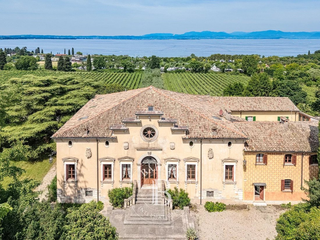 Villa in Pacengo, Veneto, Italy 1 - 15870355