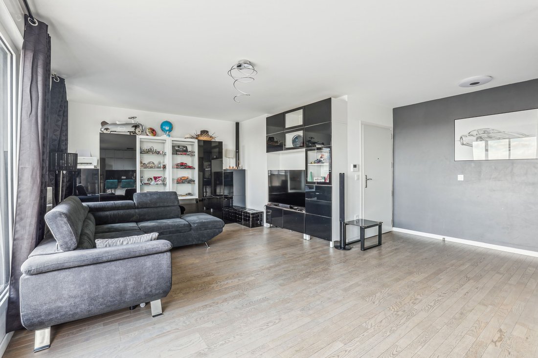 Apartment in Plateau Ouest, Suresnes, France 4 - 15870299