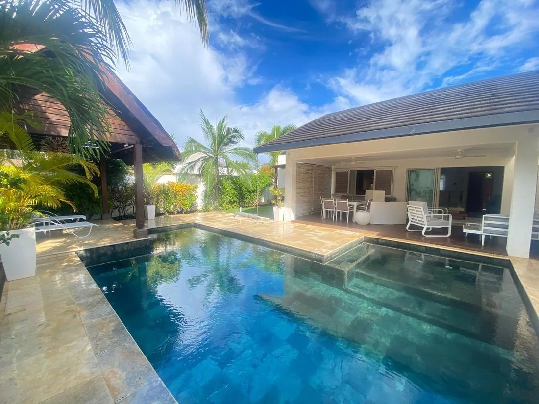 Villa in Grand Baie, Rivière du Rempart District, Mauritius 1 - 15869970
