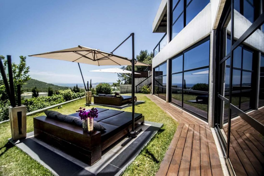 Villa in Can Furnet, Santa Eularia des Riu, Balearic Islands 2 - 15859227