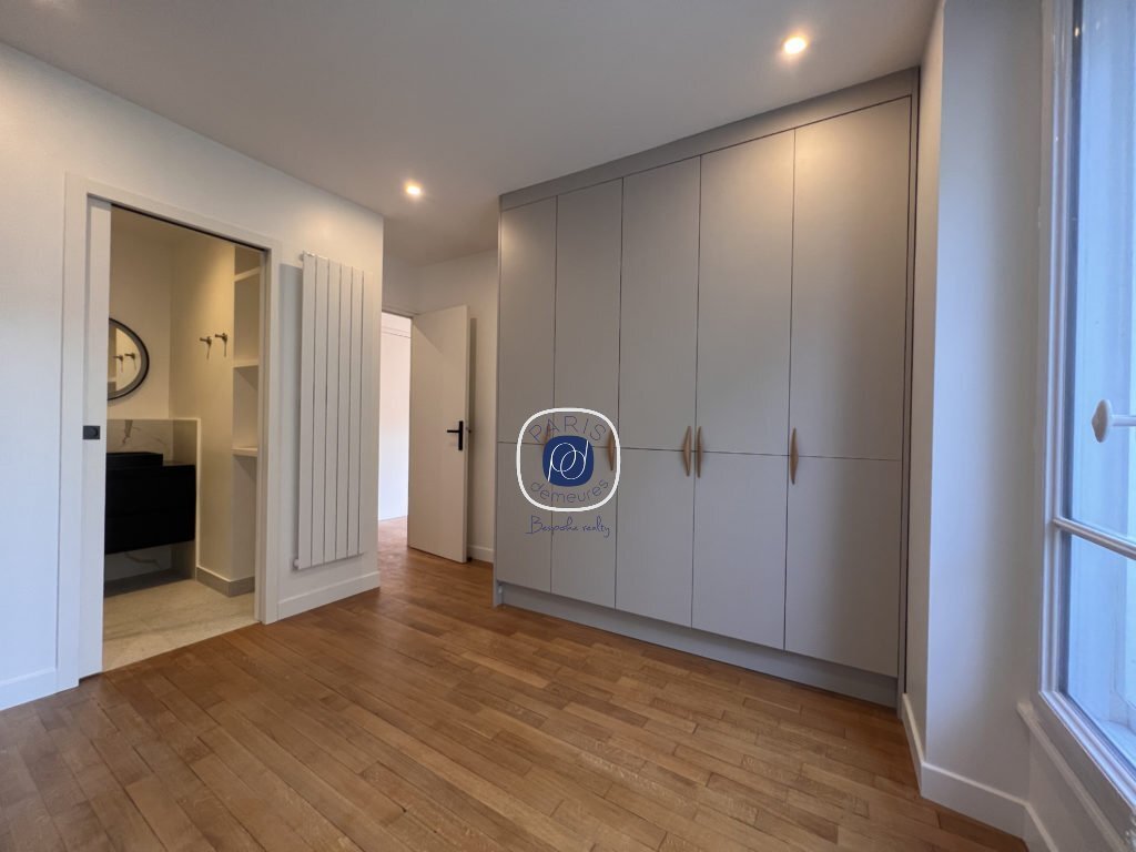 Apartment in Palais Royal, Paris 1er Arrondissement, Paris 4 - 15869170