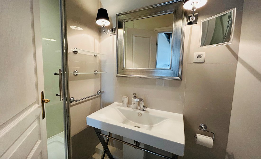 Apartment in Invalides, Paris 7e Arrondissement, Paris 4 - 15869123