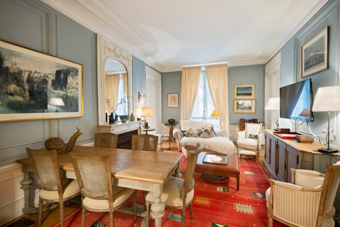Apartment in Palais Royal, Paris 1er Arrondissement, Paris 4 - 15869938