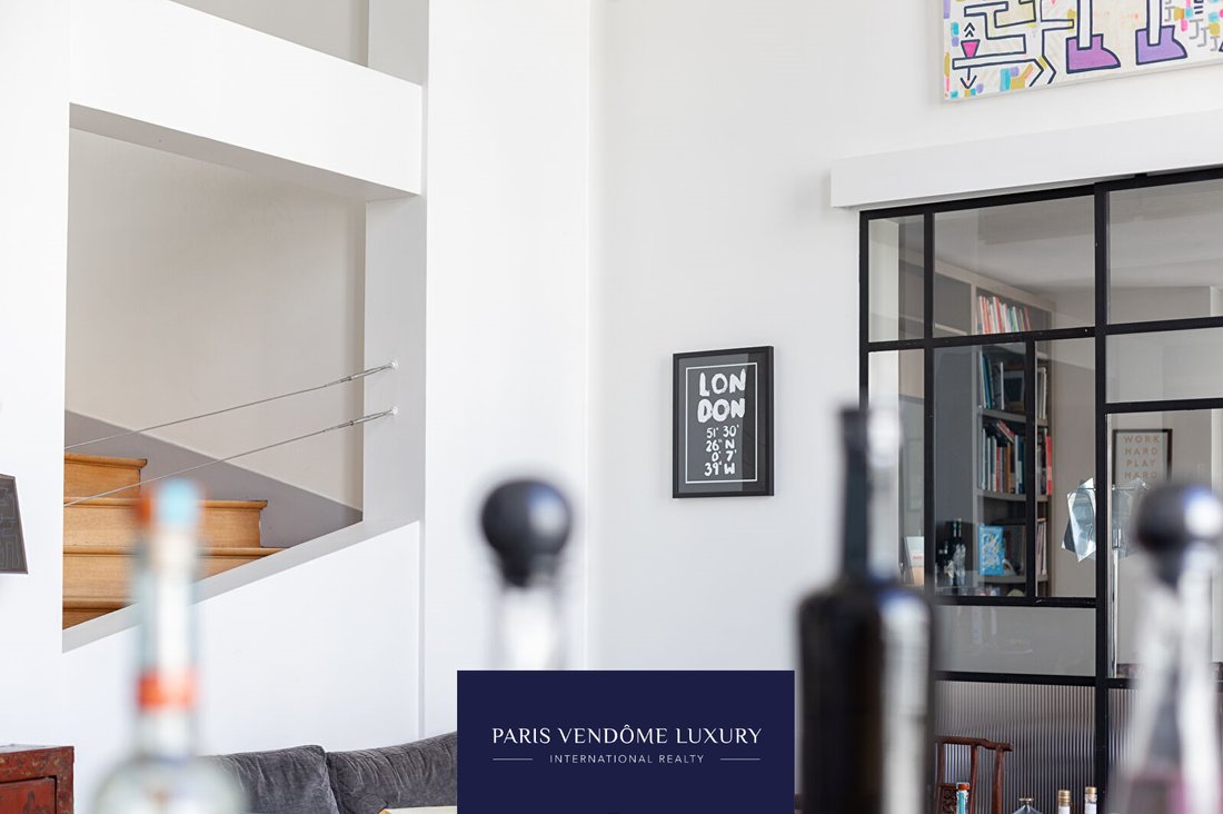 Apartment in Palais Royal, Paris 1er Arrondissement, Paris 4 - 15870418